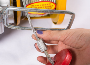 微型電動(dòng)葫蘆的限位裝置彎曲后起不到阻擋作用